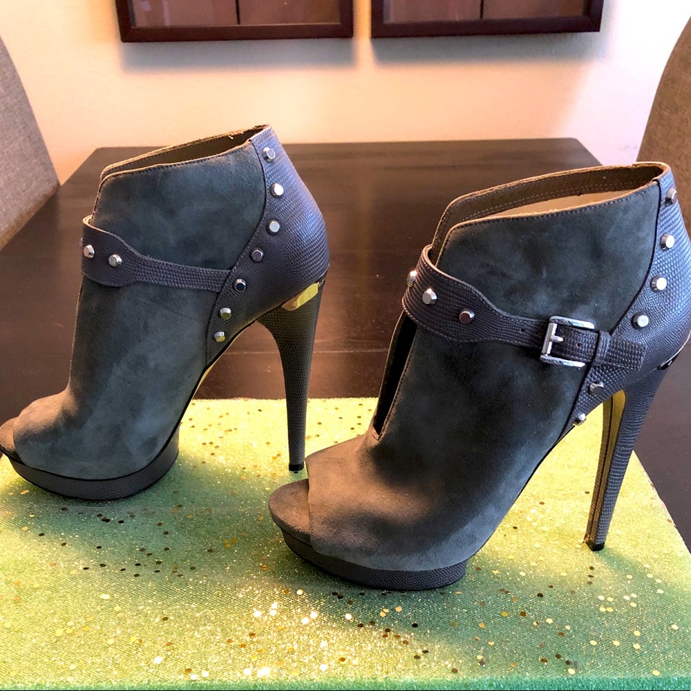 Michael Kors Shoe Boots in Gray Suede size 10.
